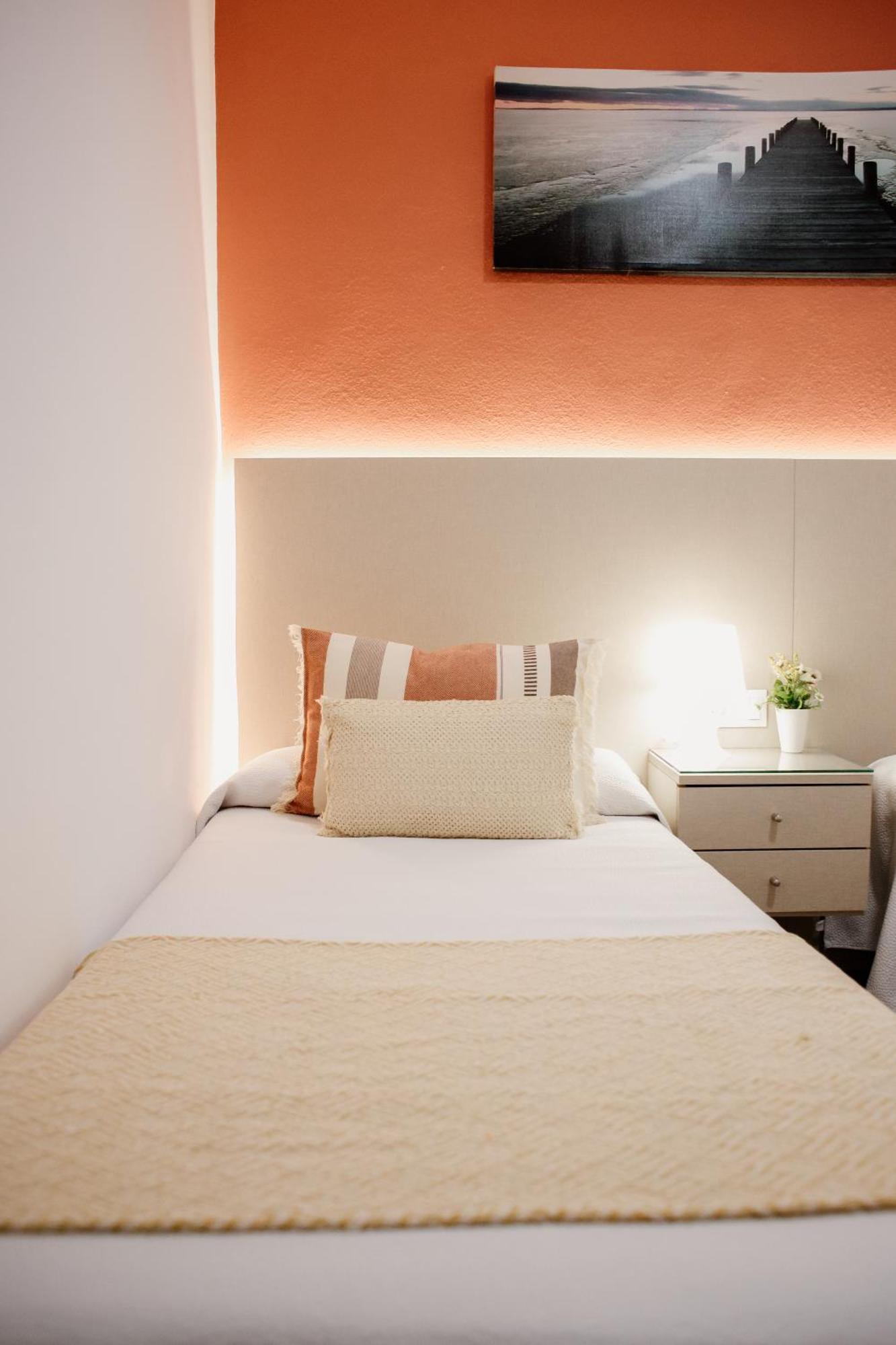 Apartamentos Turisticos Mastil 16 Malaga Exterior photo