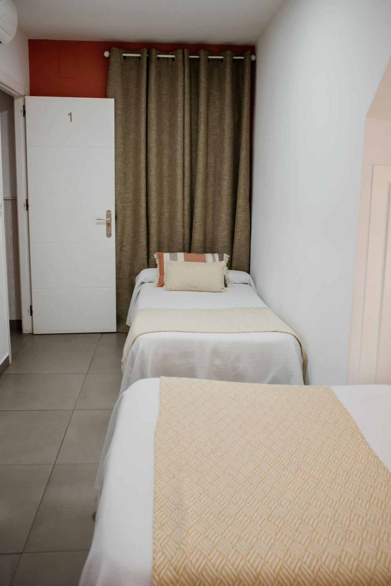 Apartamentos Turisticos Mastil 16 Malaga Exterior photo