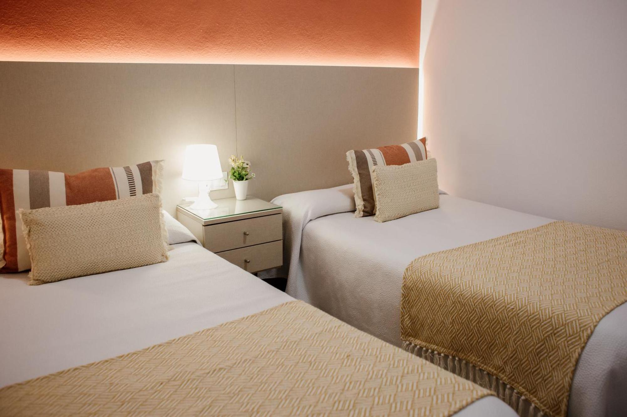 Apartamentos Turisticos Mastil 16 Malaga Exterior photo